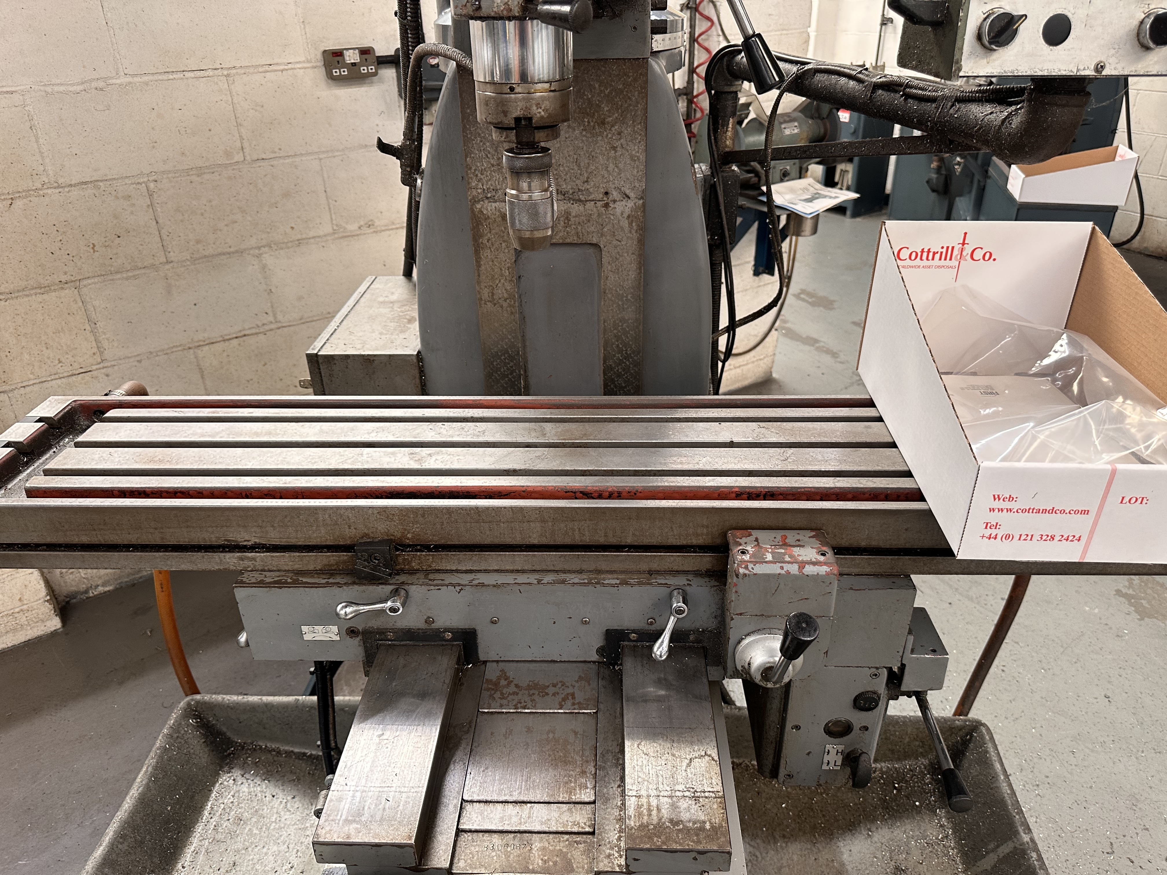 Semco LC-20VSG Turret Head Milling Machine with Newall DP7 2 Axis DRO