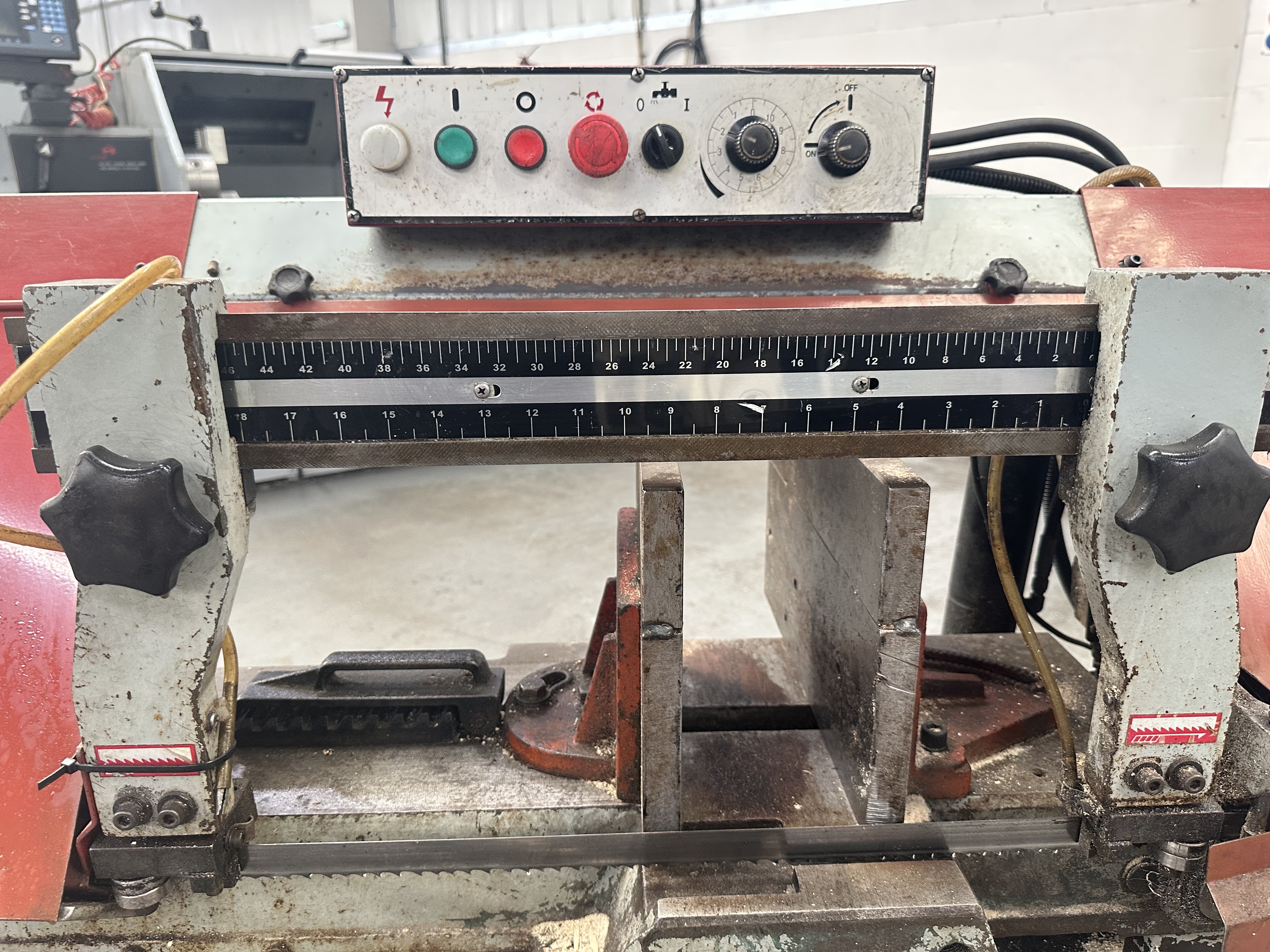 XYZ 260 10" Horizontal Bandsaw Model UE-250A