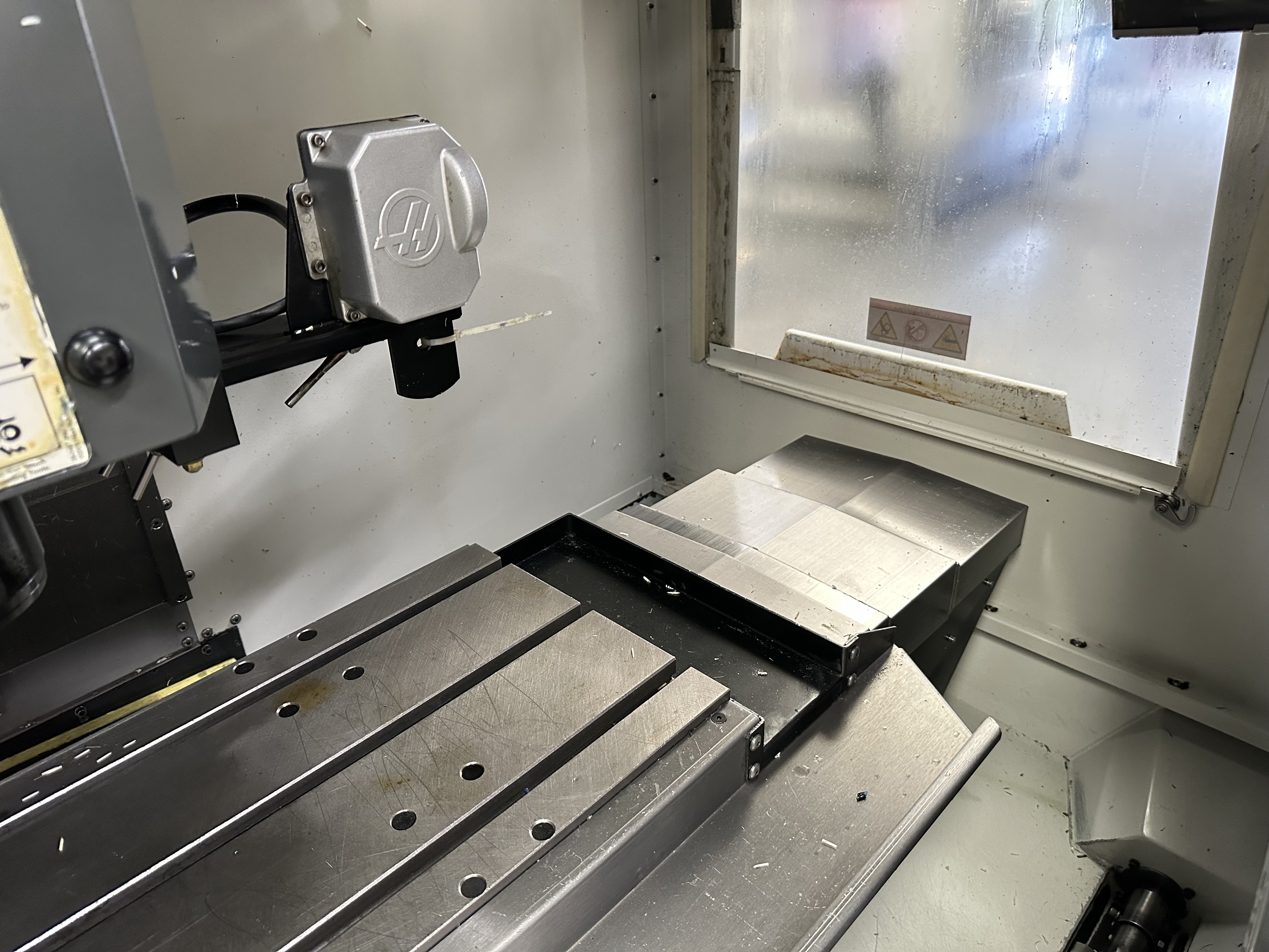 Haas VF-2CDE CNC Vertical Machining Centre with Haas CNC Control. (11/2009)