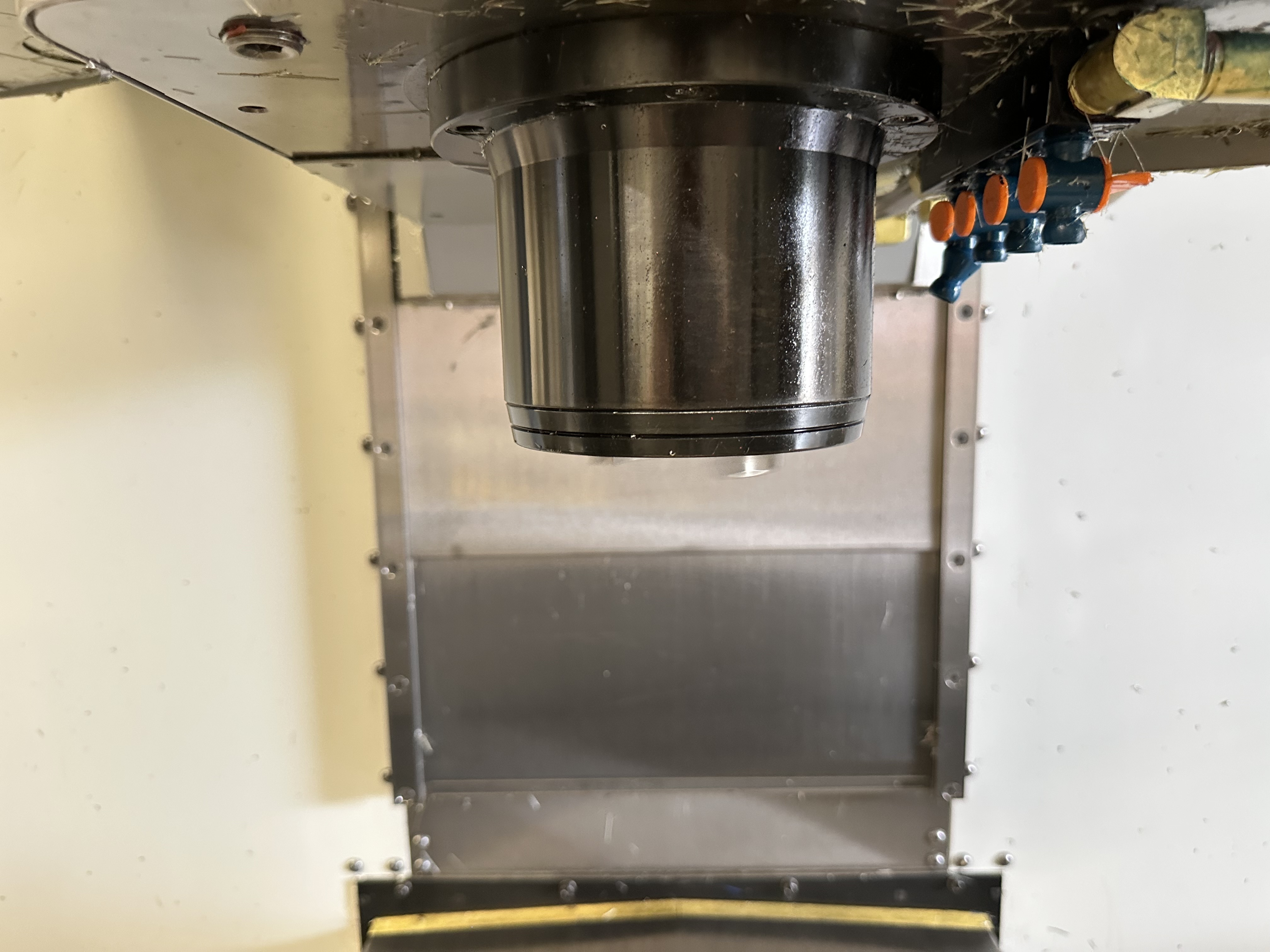 Haas VF2DE Vertical Machining Centre with Haas CNC Control. (02/2006)