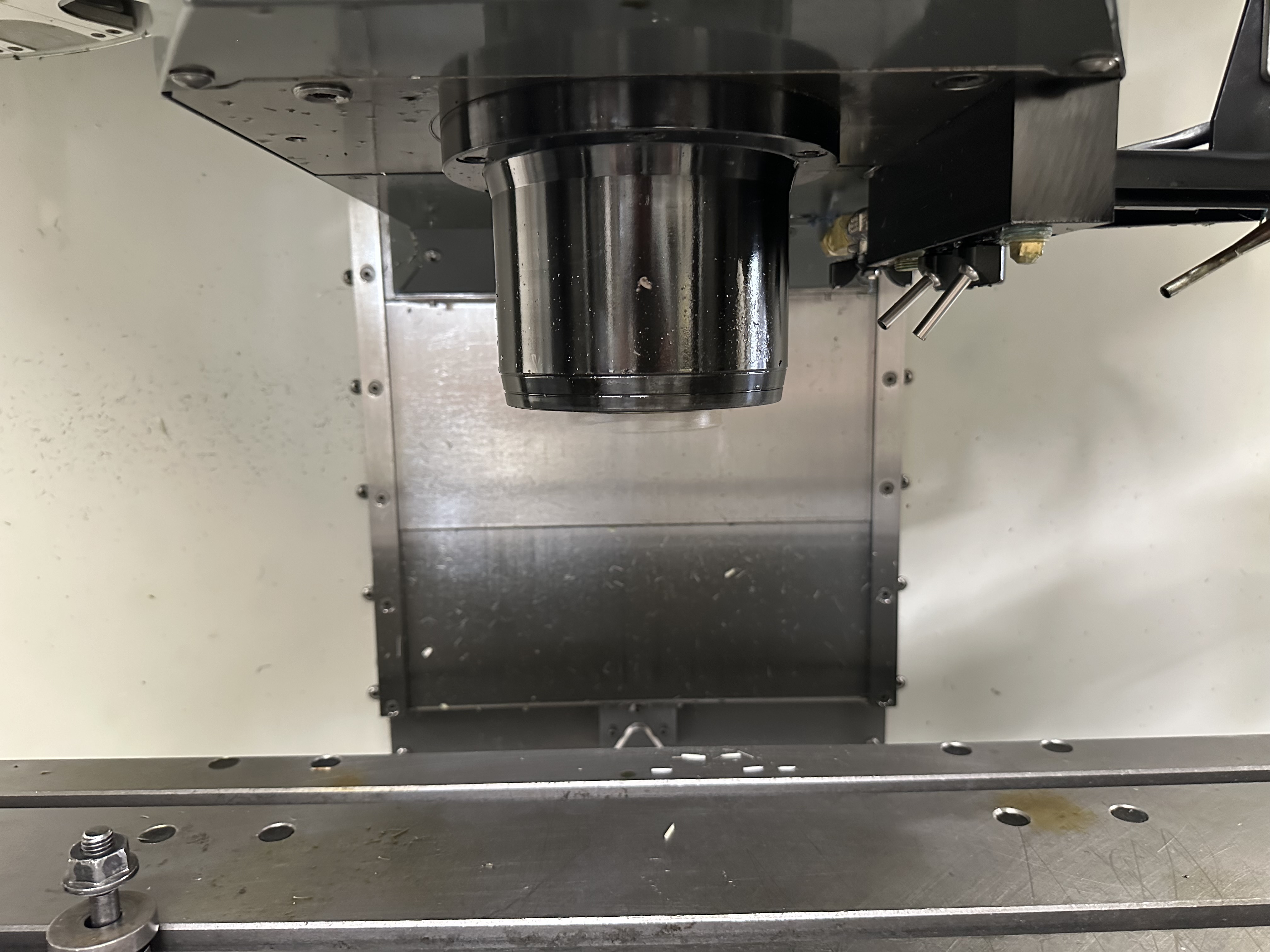 Haas VF-2CDE CNC Vertical Machining Centre with Haas CNC Control. (11/2009)