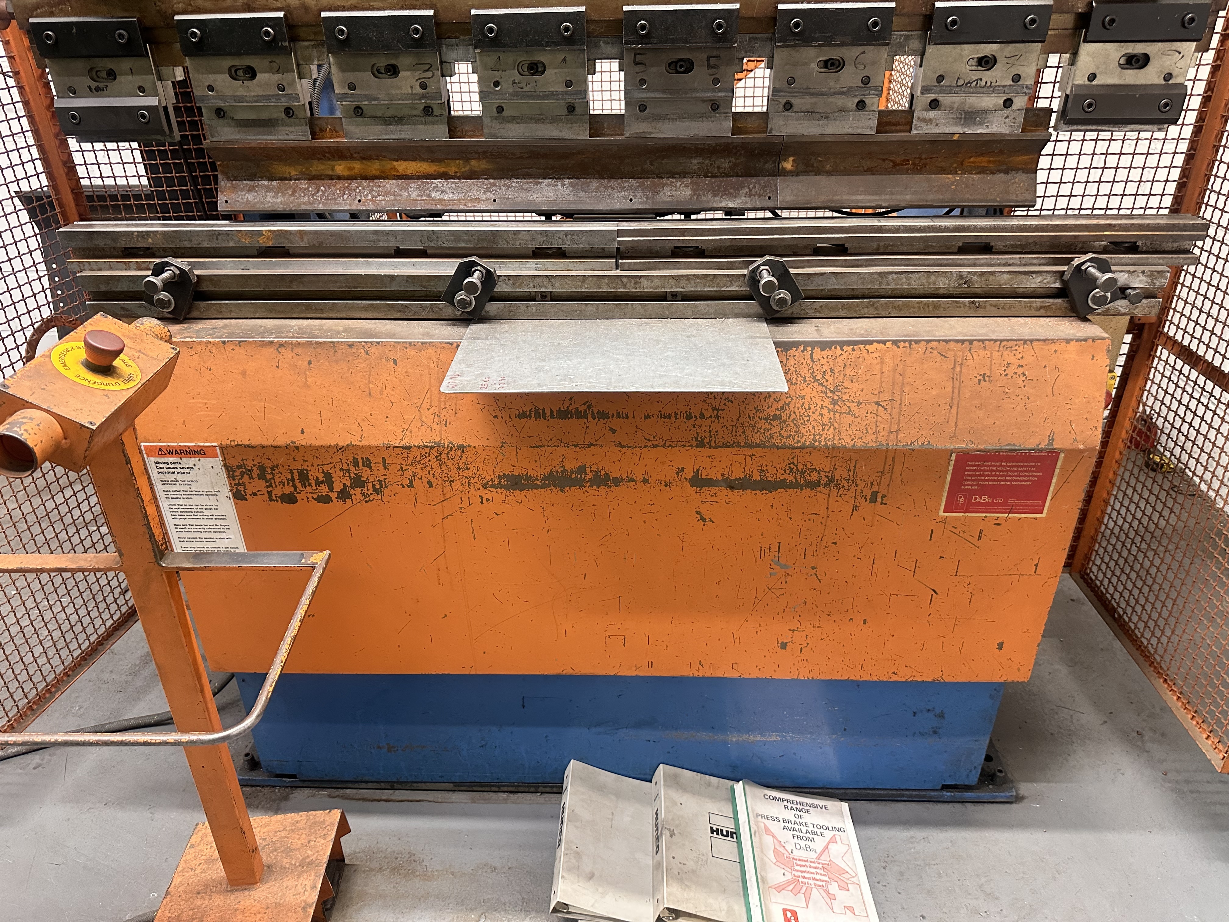 Hurco Megoform Hydraulic Press Brake with Autobend 7 Control