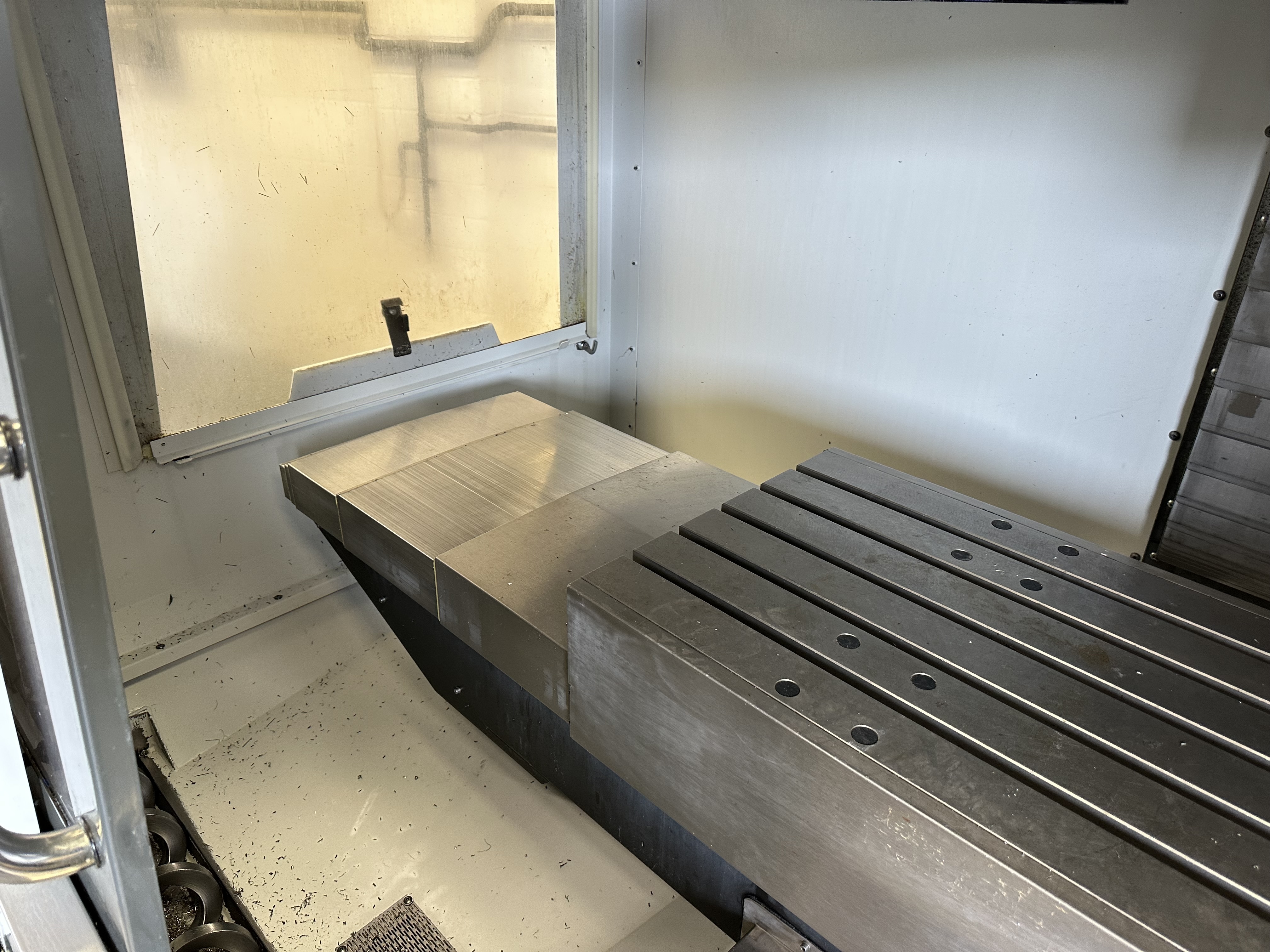 Haas VF3 CNC Vertical Machining Centre with Haas Control. (11/2010)