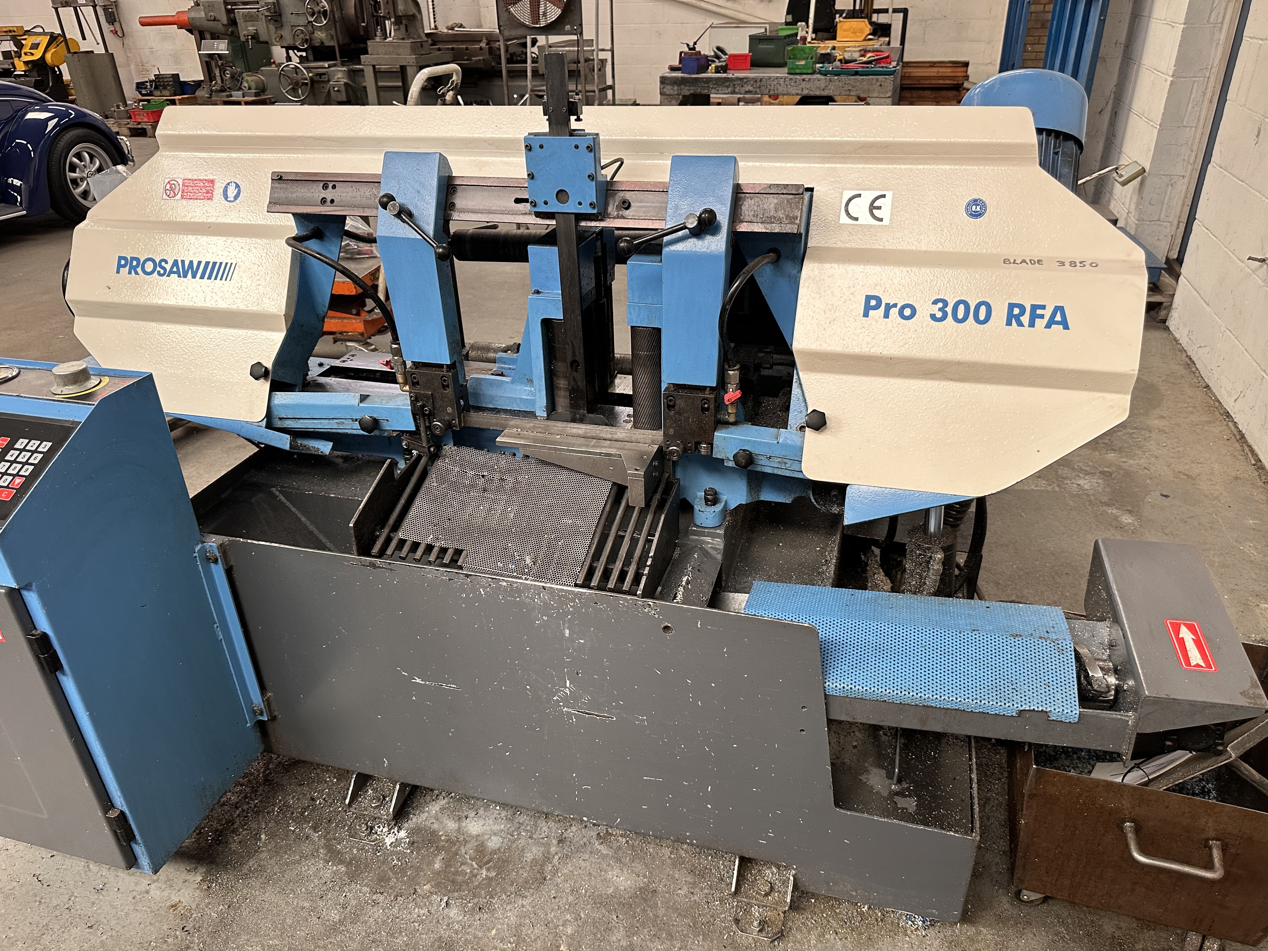 Karmetal Prosaw Pro300- RFA Fully Automatic Horizontal Bandsaw (2012)