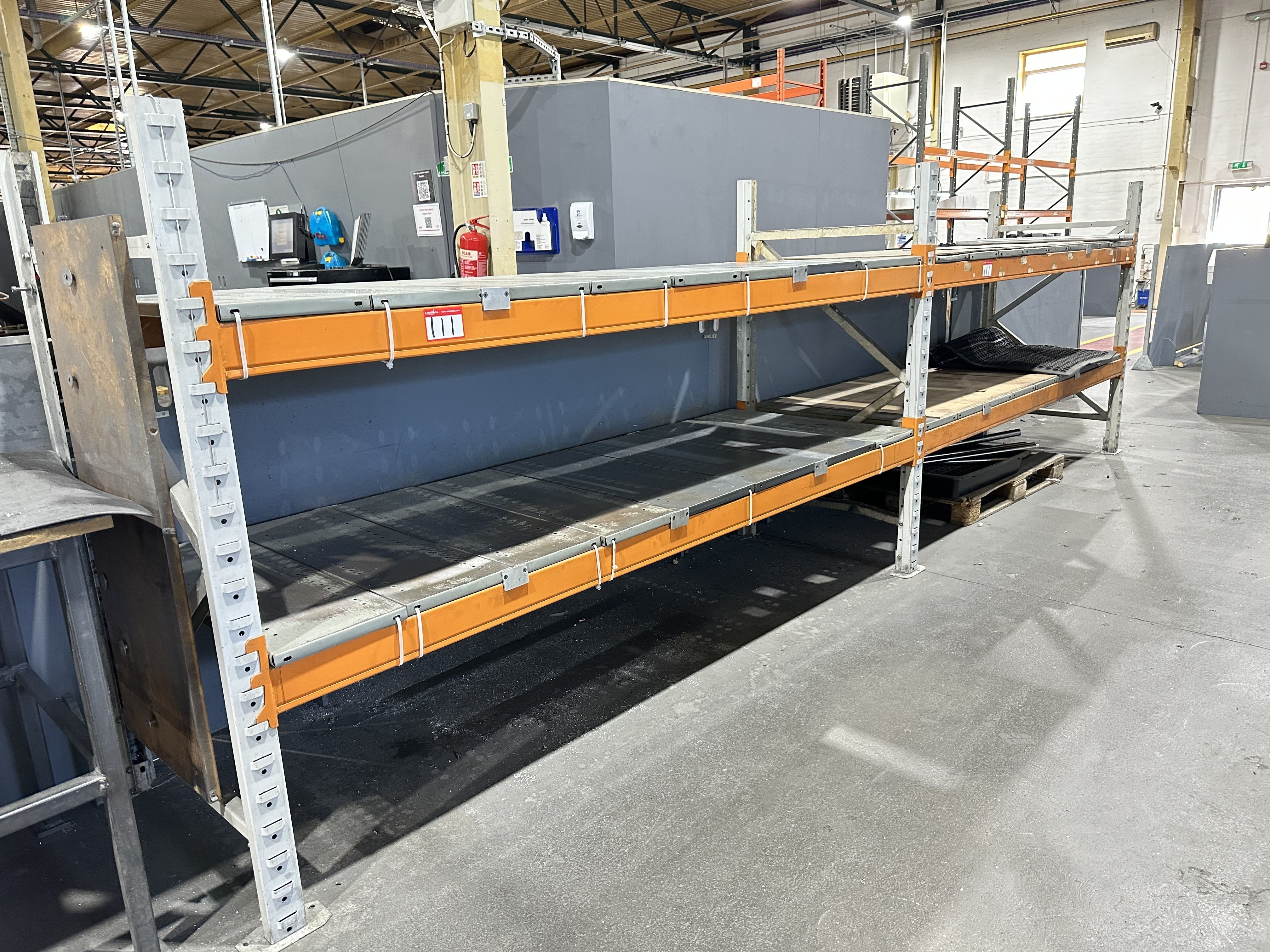 Racking / Shelving, Size 1650 x 900mm Uprights, Crossbeams 2700mm with Metal Inserts