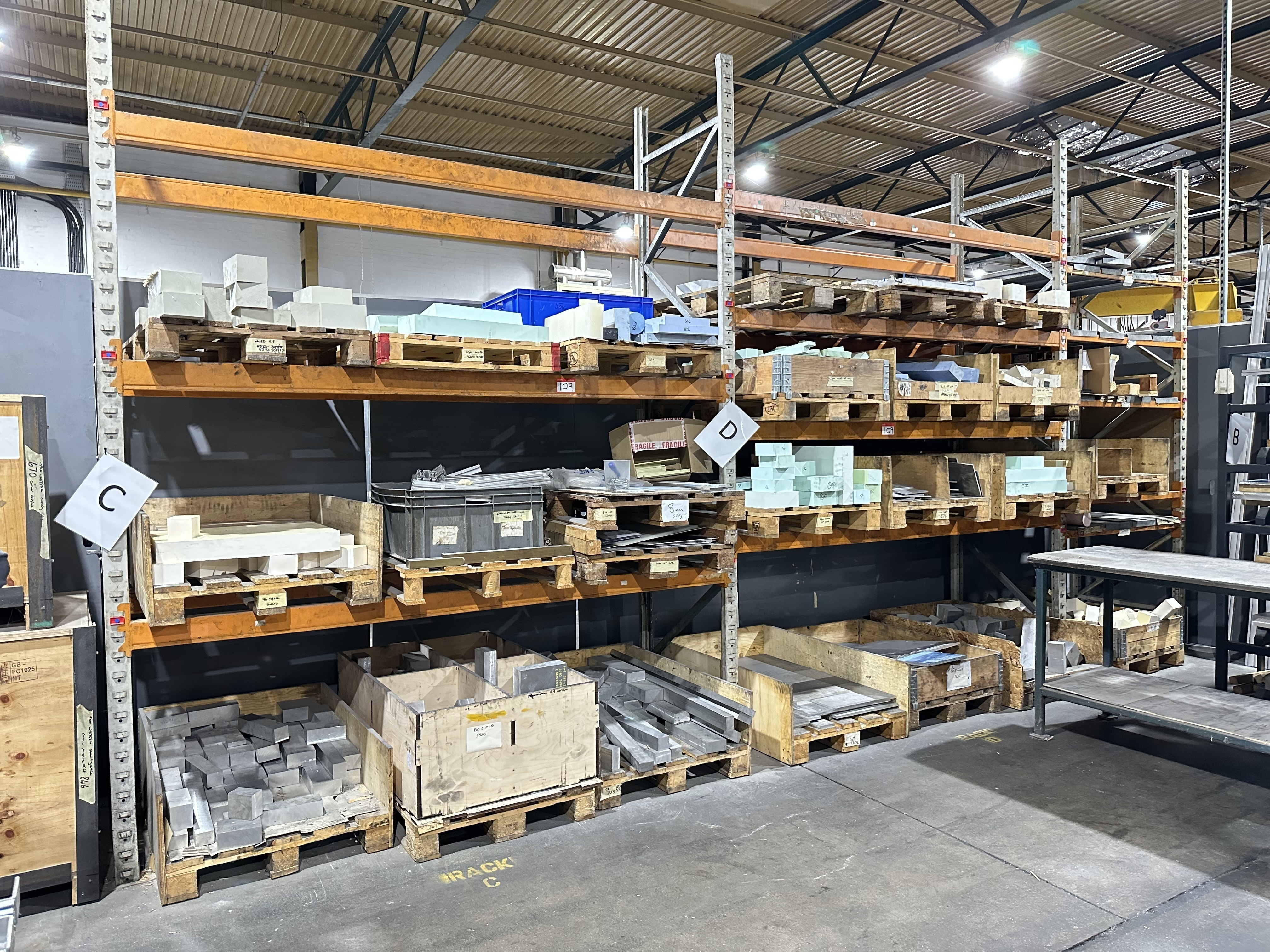 8 x Uprights 3600 x 900mm, 40 Crossbeams 2100mm Long