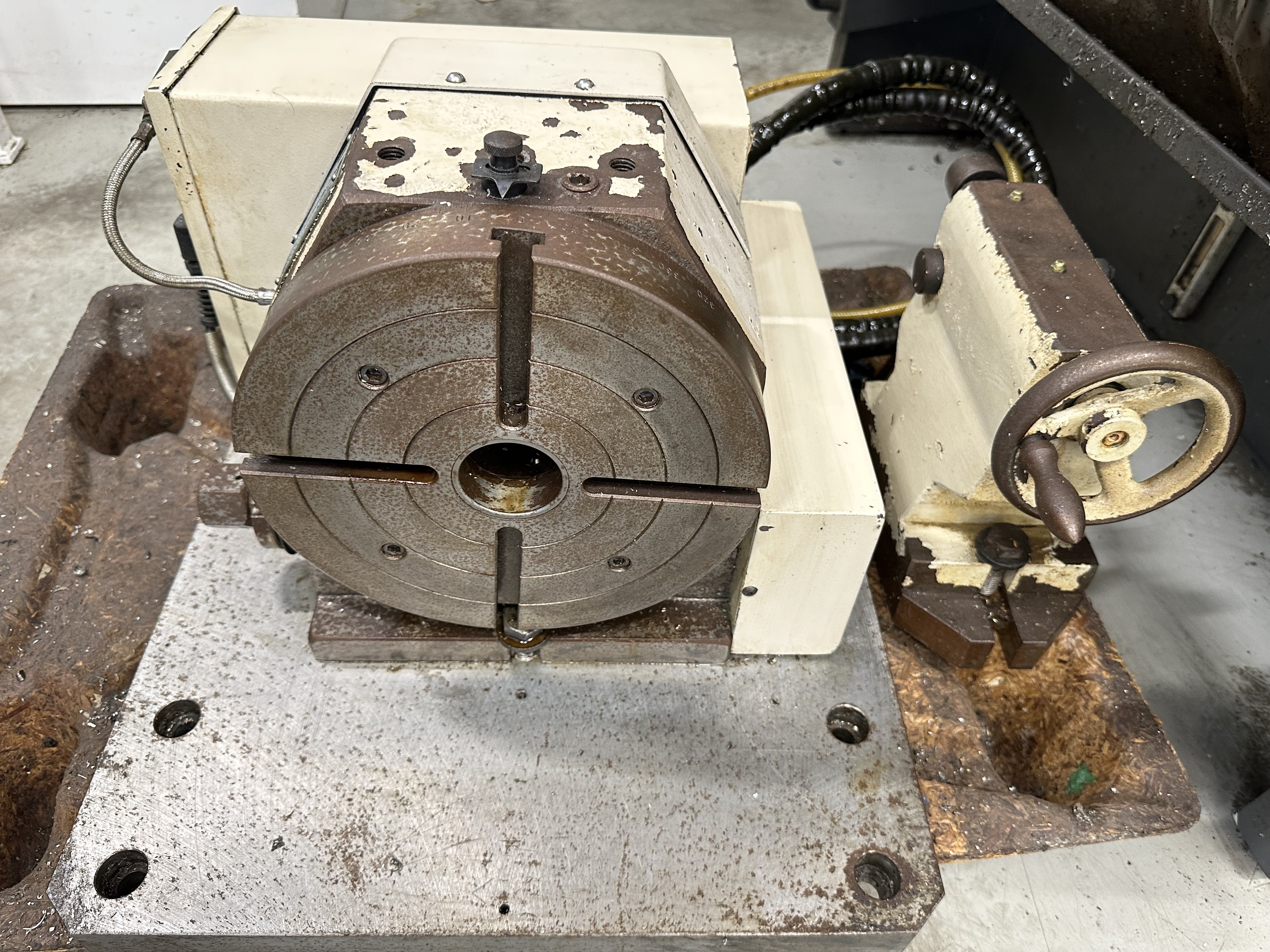 Cincinnati Milacron Arrow 750 CNC Vertical Milling Machine with Acramatic 2100 Control