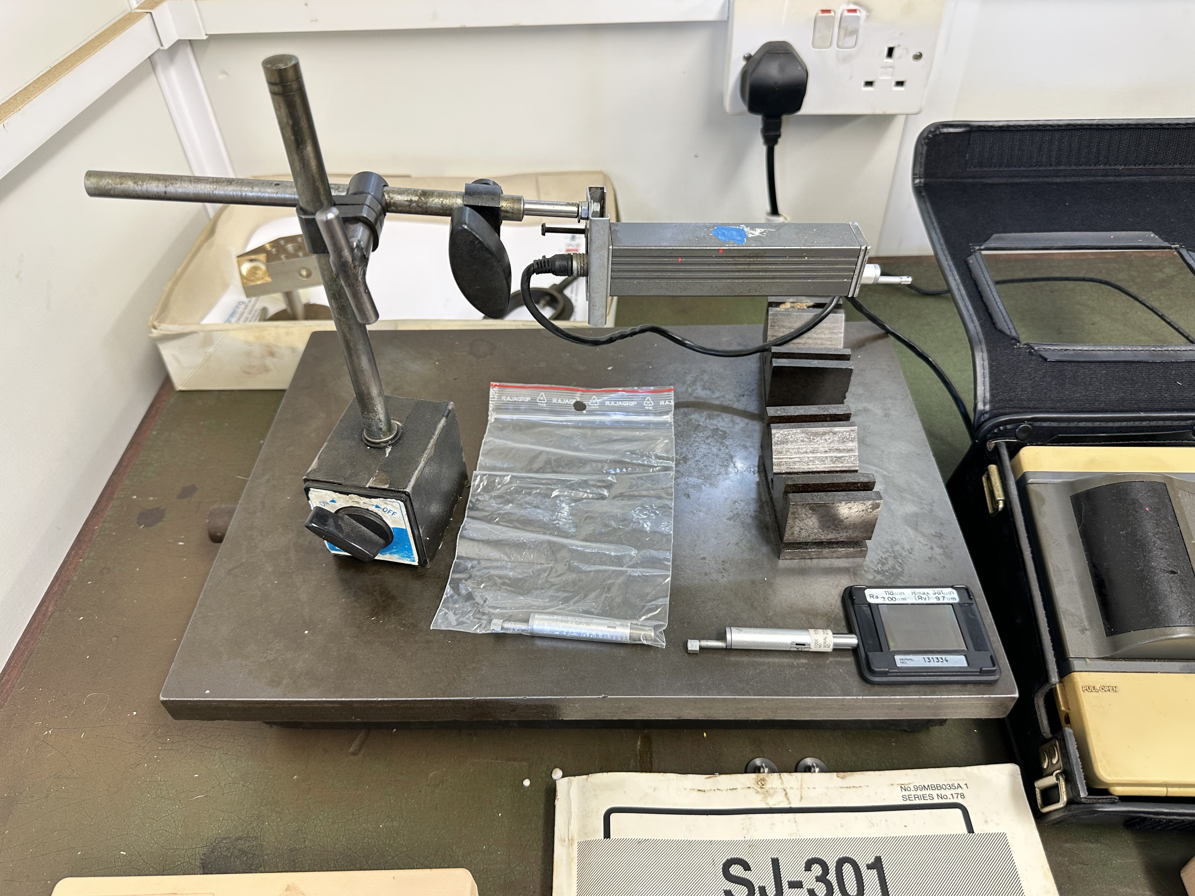 Mitutoyo SJ301 Surface Roughness Tester