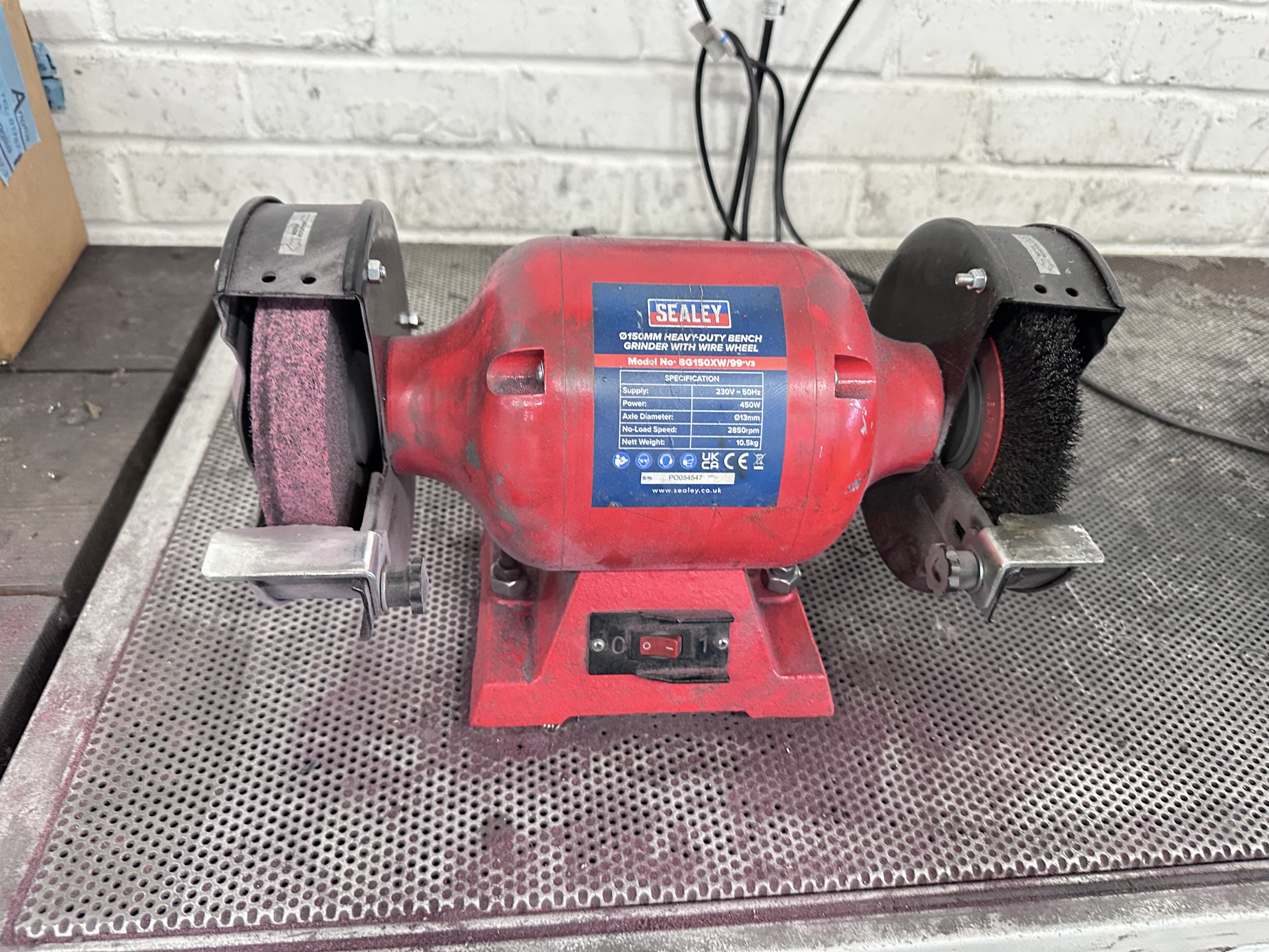 Air Bench with (2) x Sealey 150mm Bench Grinders