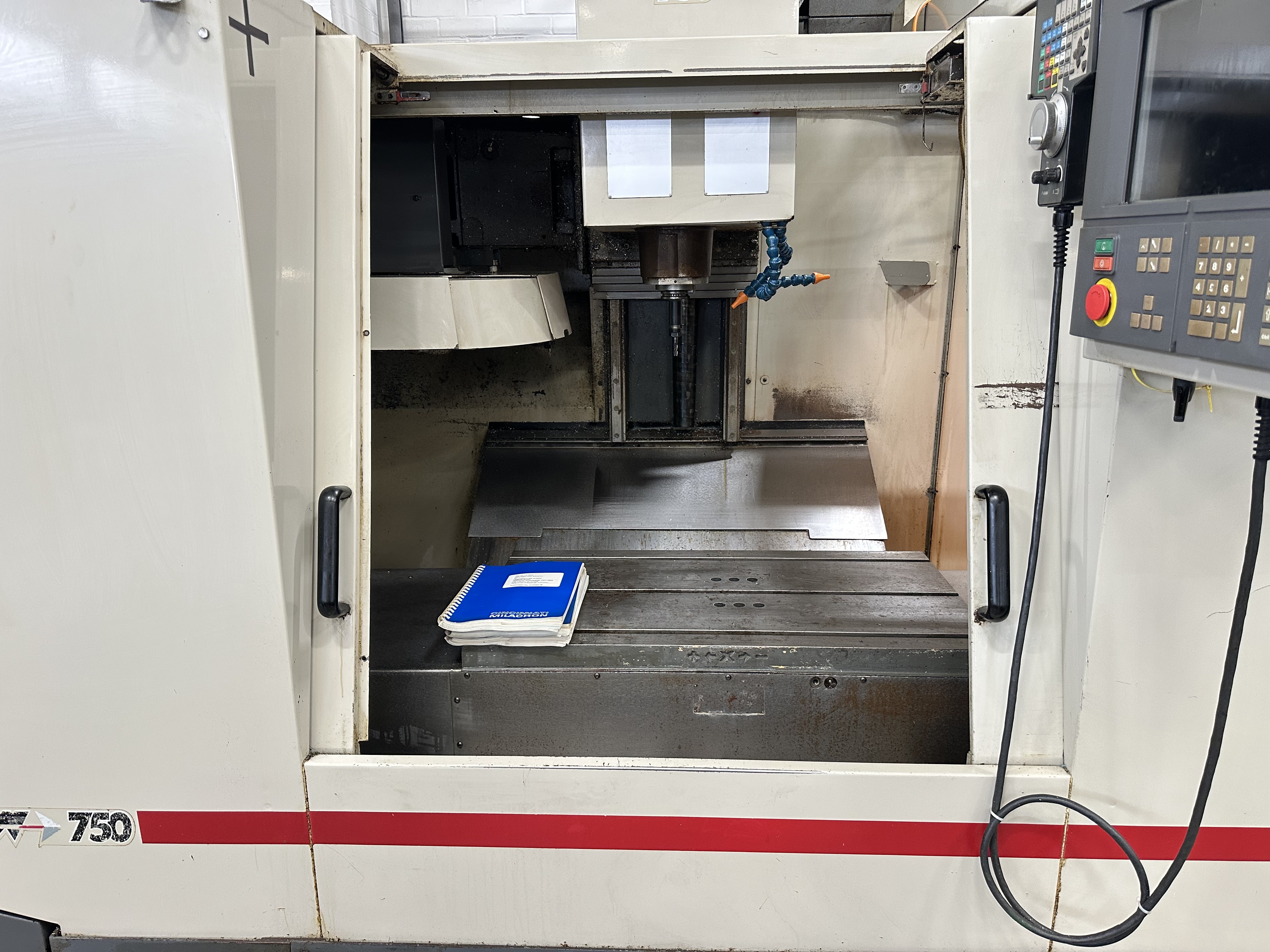 Cincinnati Milacron Arrow 750 CNC Vertical Milling Machine with Acramatic 2100 Control