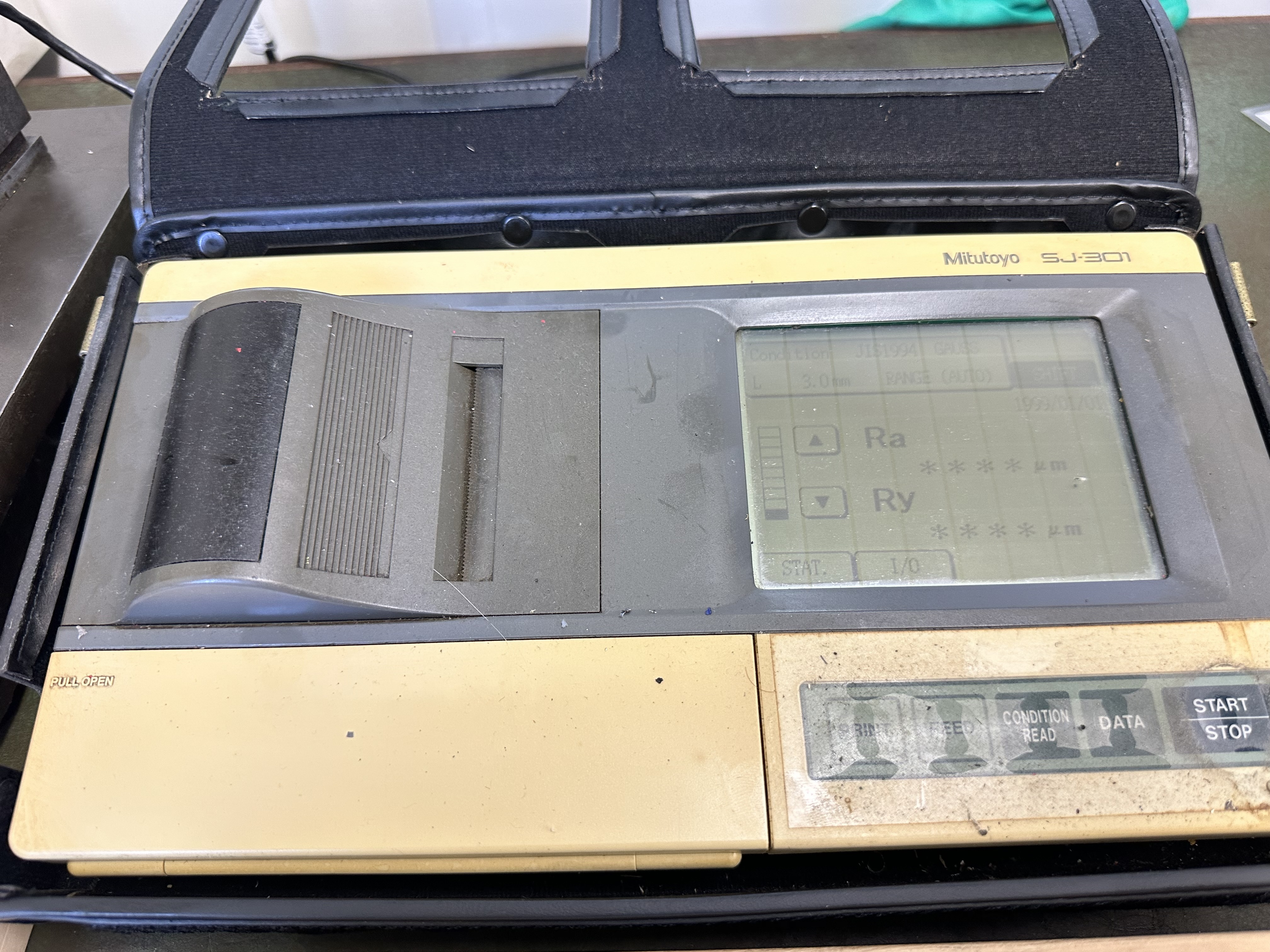 Mitutoyo SJ301 Surface Roughness Tester