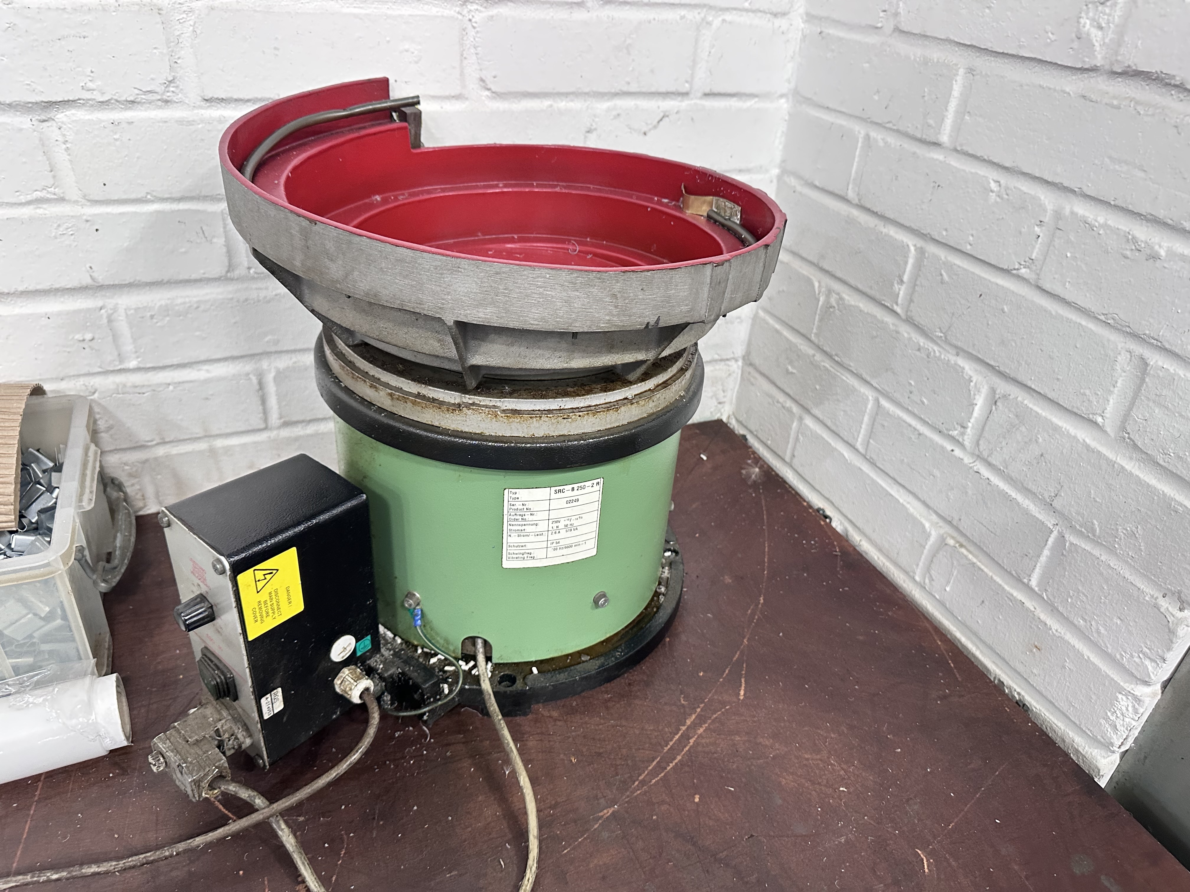 SRC-B-250R Vibro Parts Feeder, 360mm Diameter