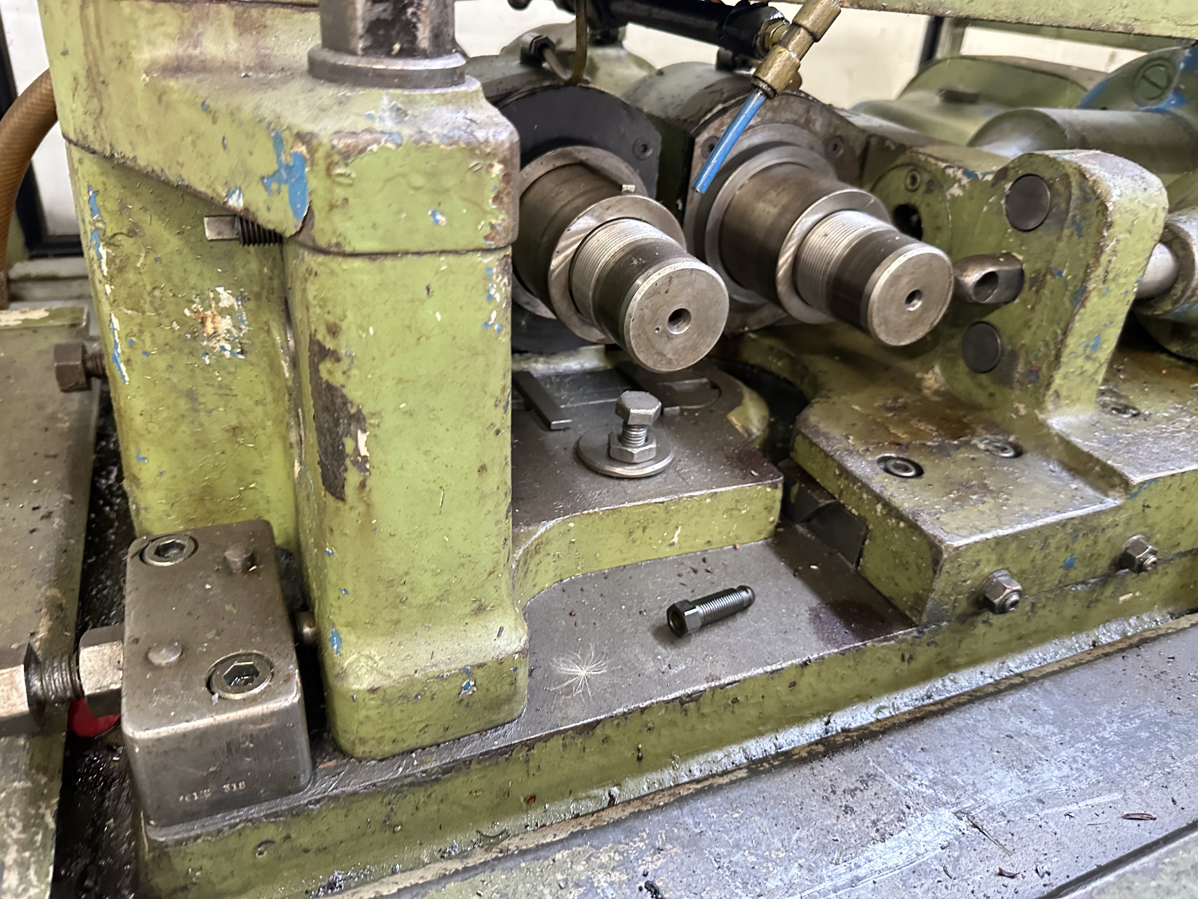 Twyford Moors S10 Thread Roller (1982)