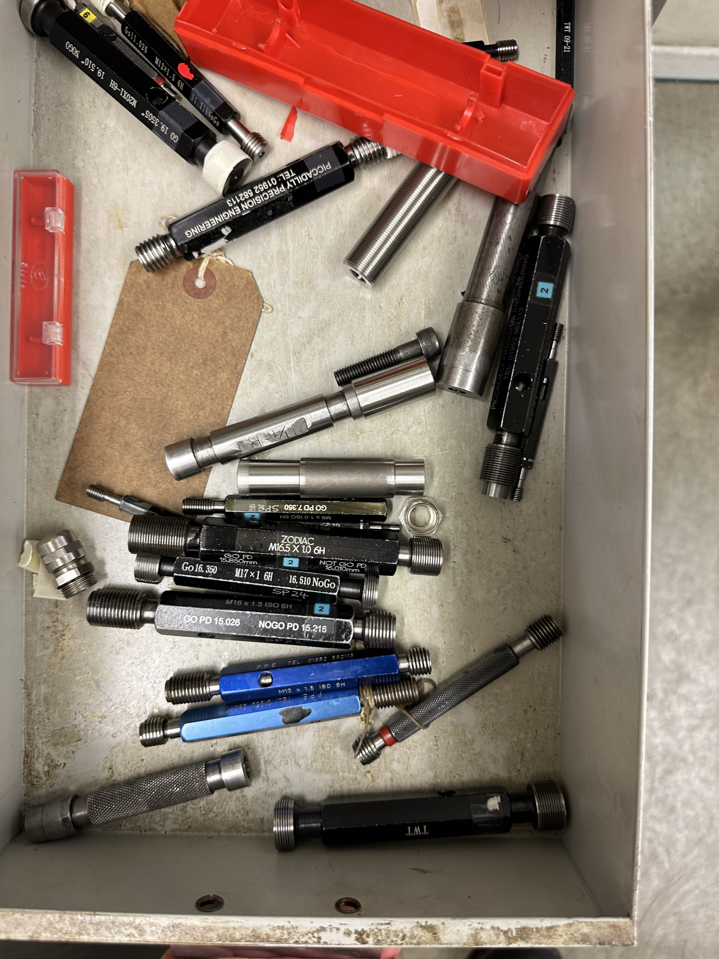 9 Drawer Cabinet with Thread Gauges