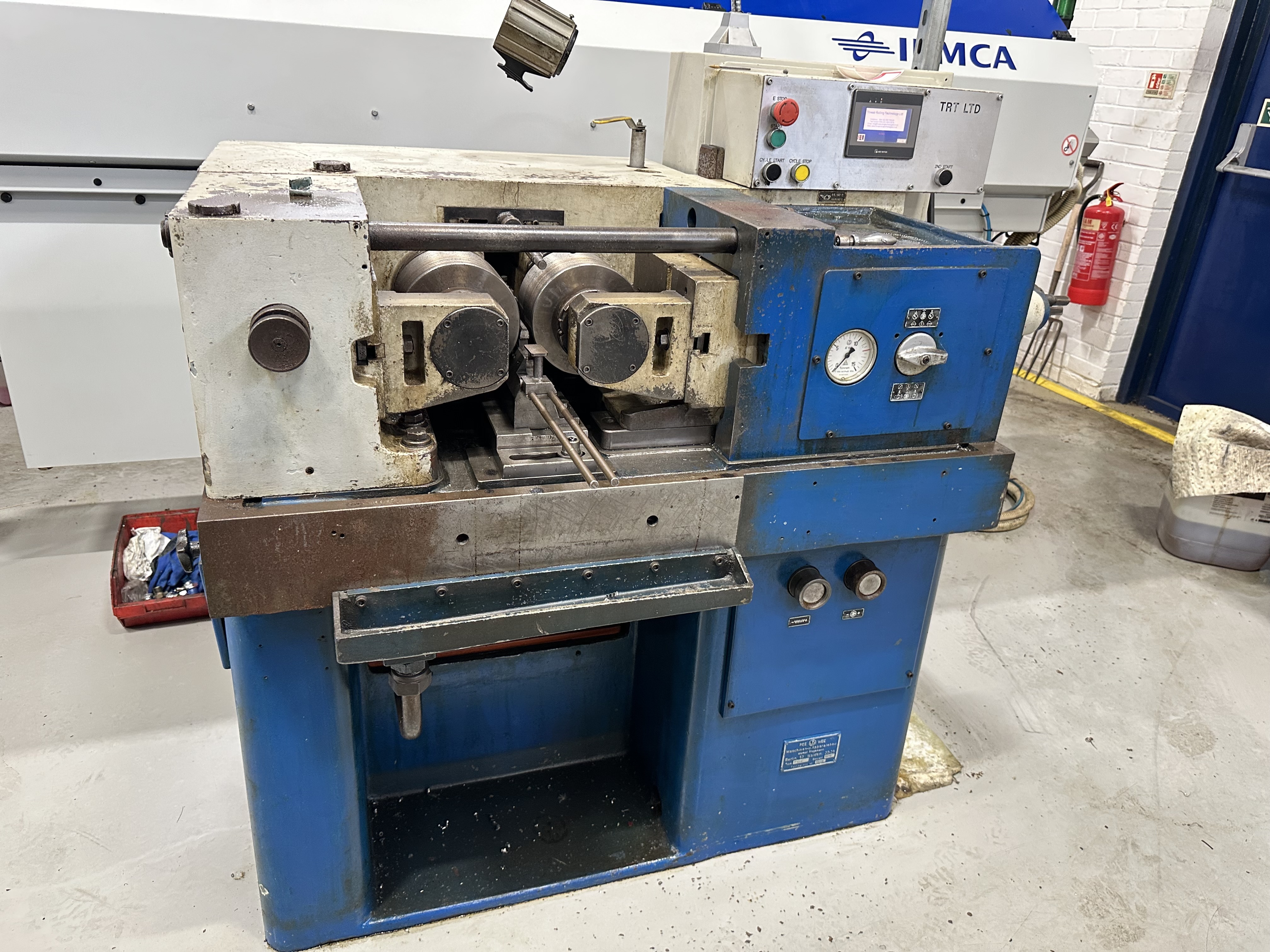 Pee Wee Pizu Cylindrical Cold Forming Thread Rolling Machine (1970)