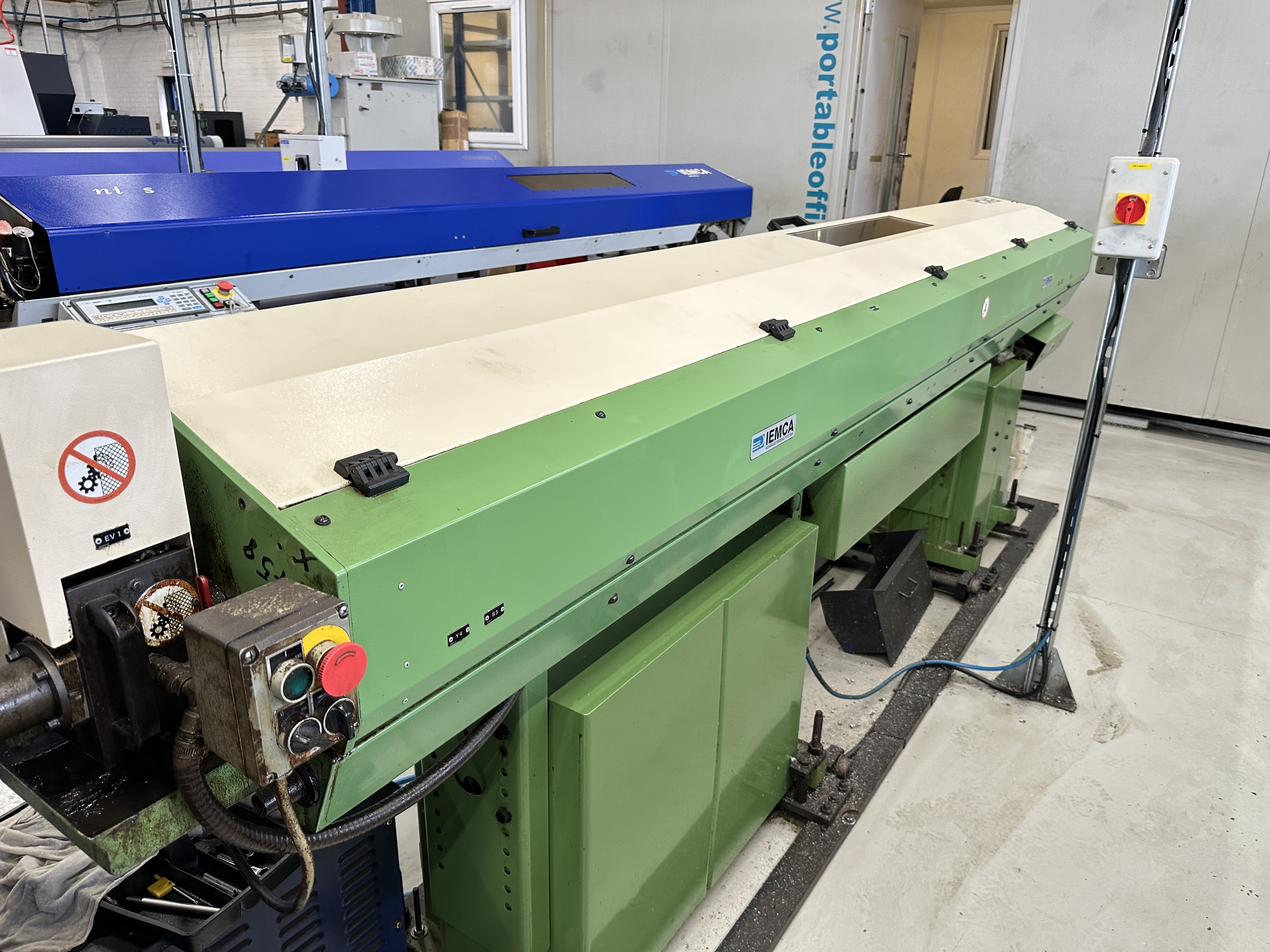 Hanwha SL12S Sliding Head Lathe 5 Axis Machine with Fanuc Series 18i-T CNC Control (2003)