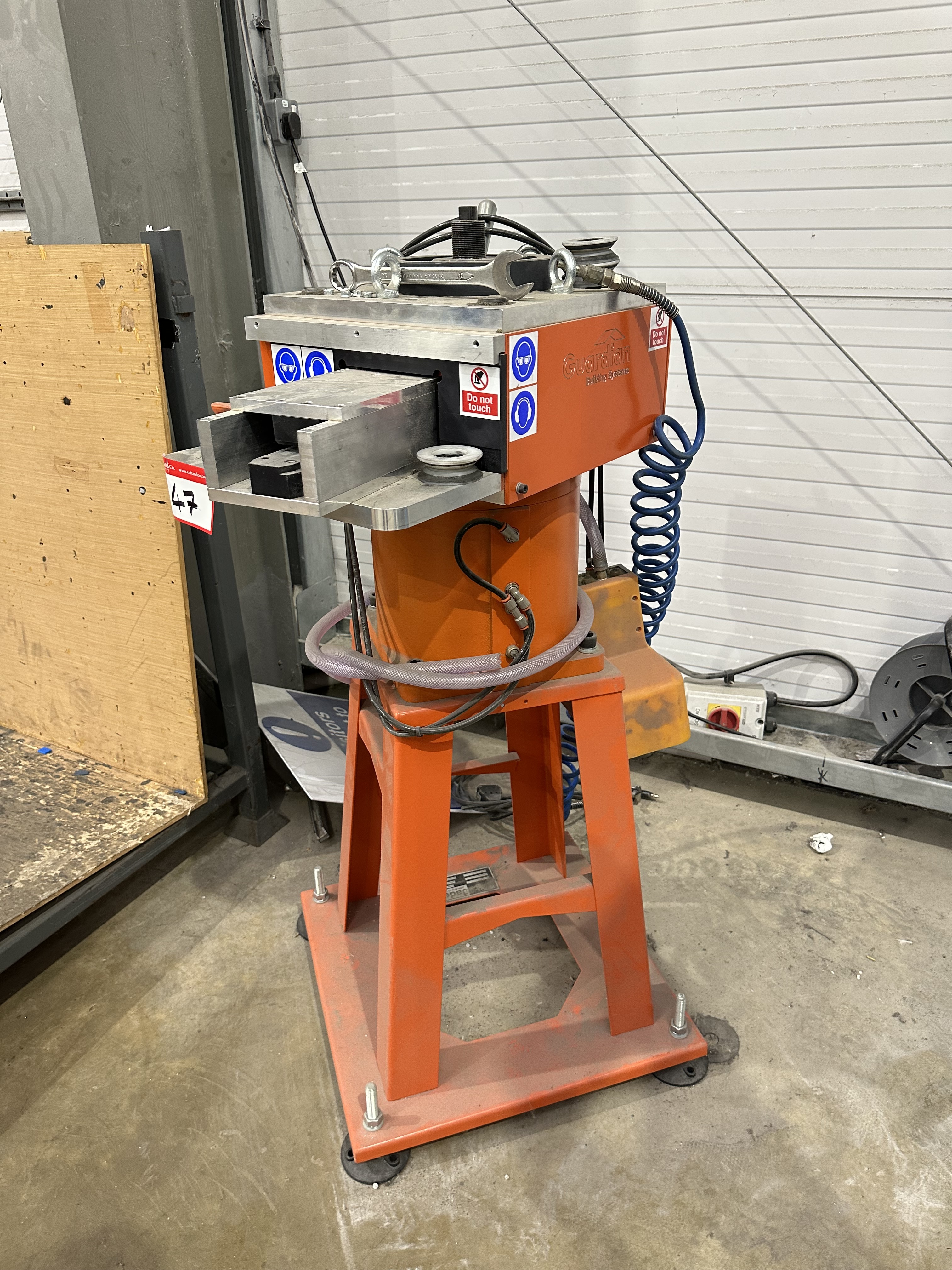 Jade Extrusion Pneumatic Clipping Press (2022)
