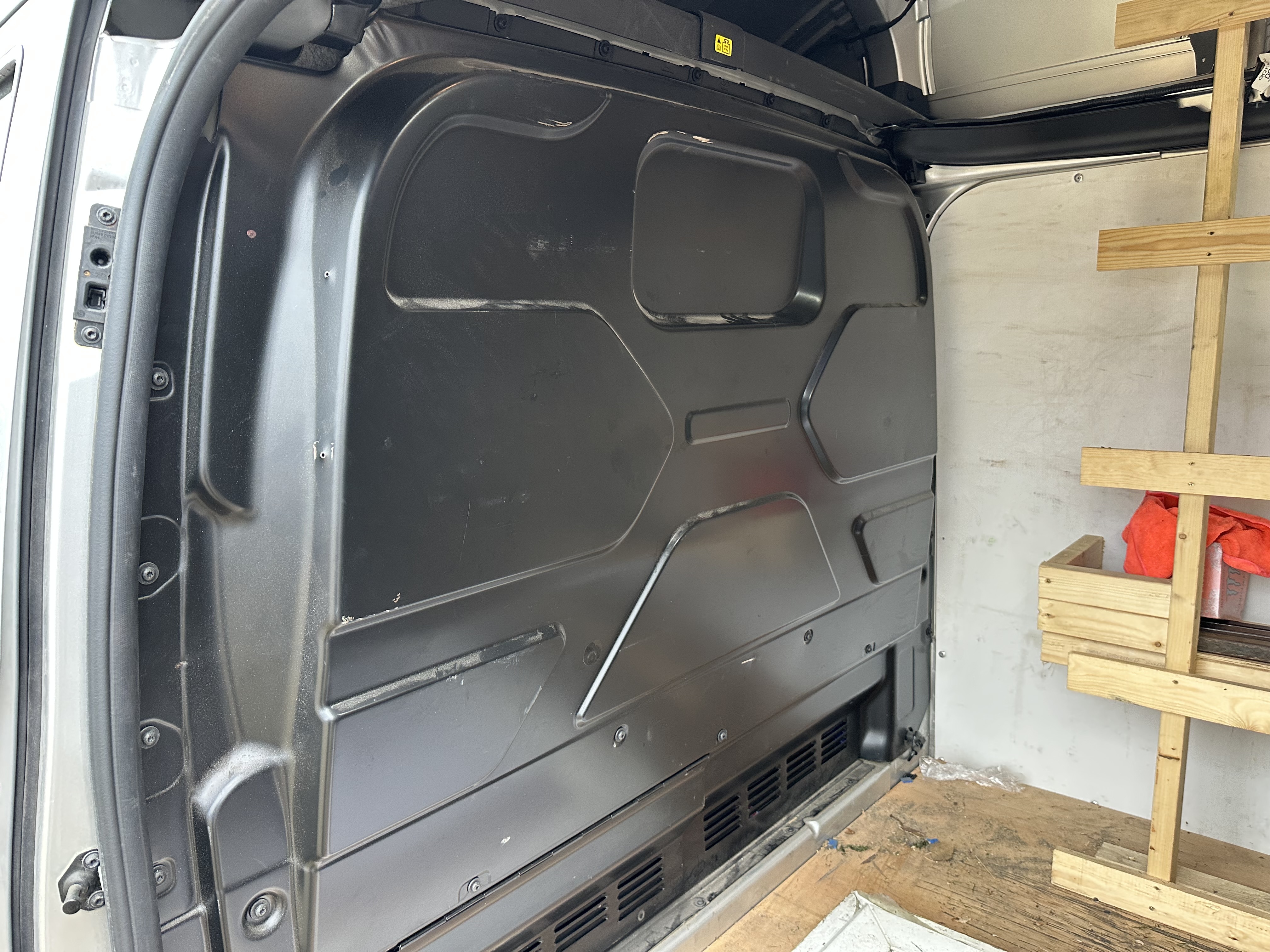 Ford Transit Custom 320 Trend eBlue Panel Van Registration no: FJ21 OPO