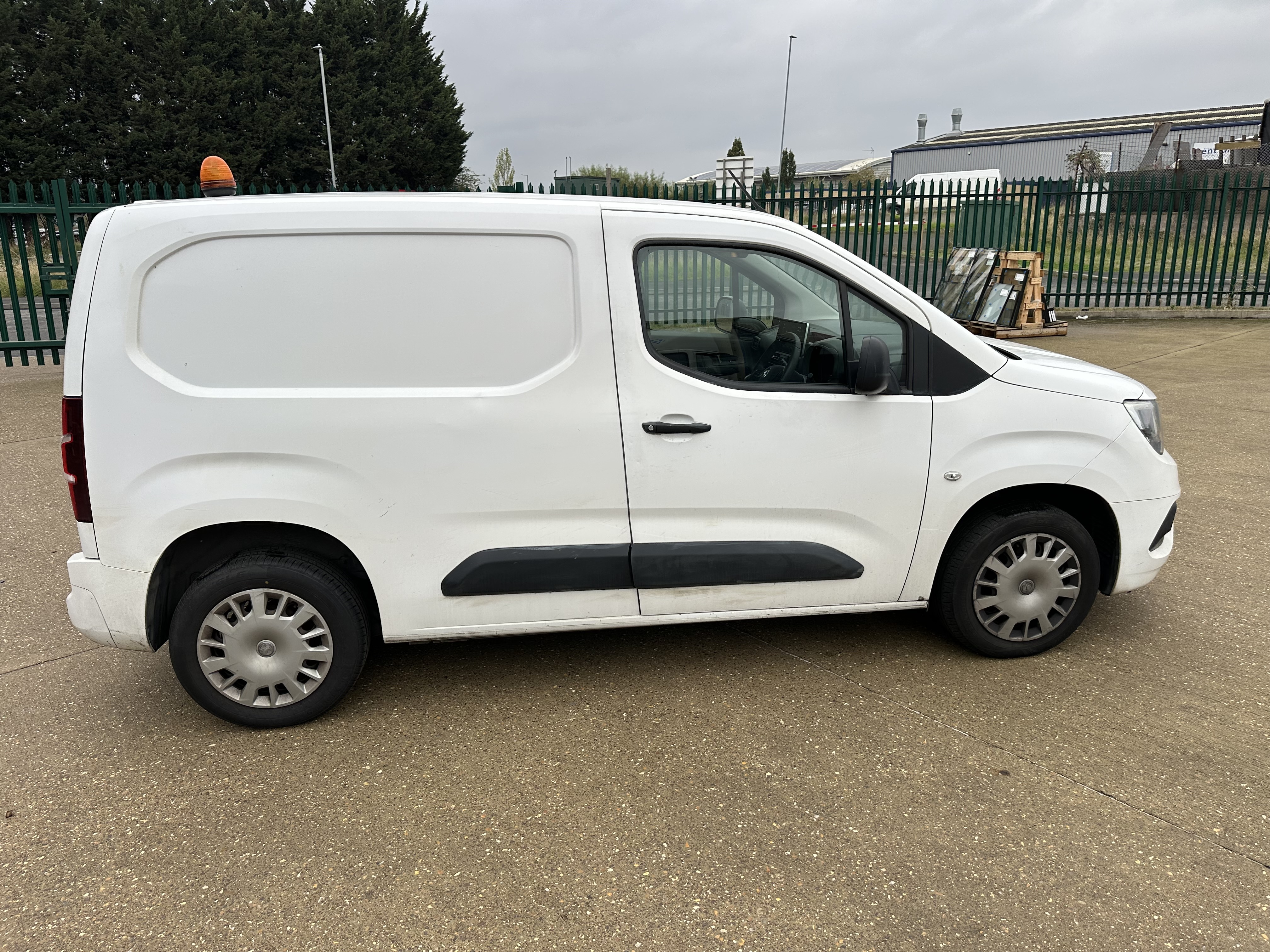 Vauxhall Combo 2300 Sportive S/S Panel Van Registration no: DL70 LCG