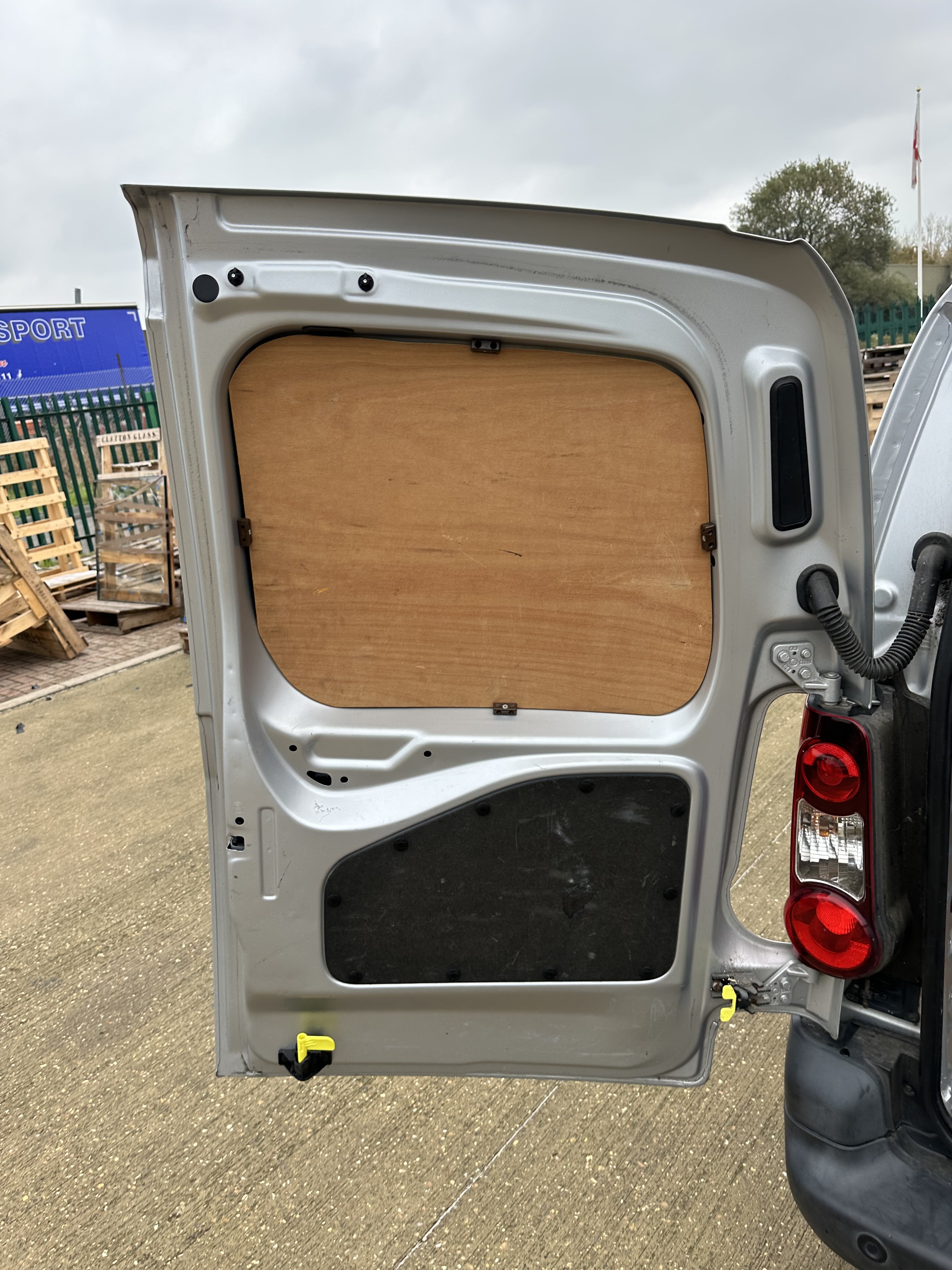 Peugeot Partner Professional L1 Blue HDI panel van Registration no: YX18 KKD