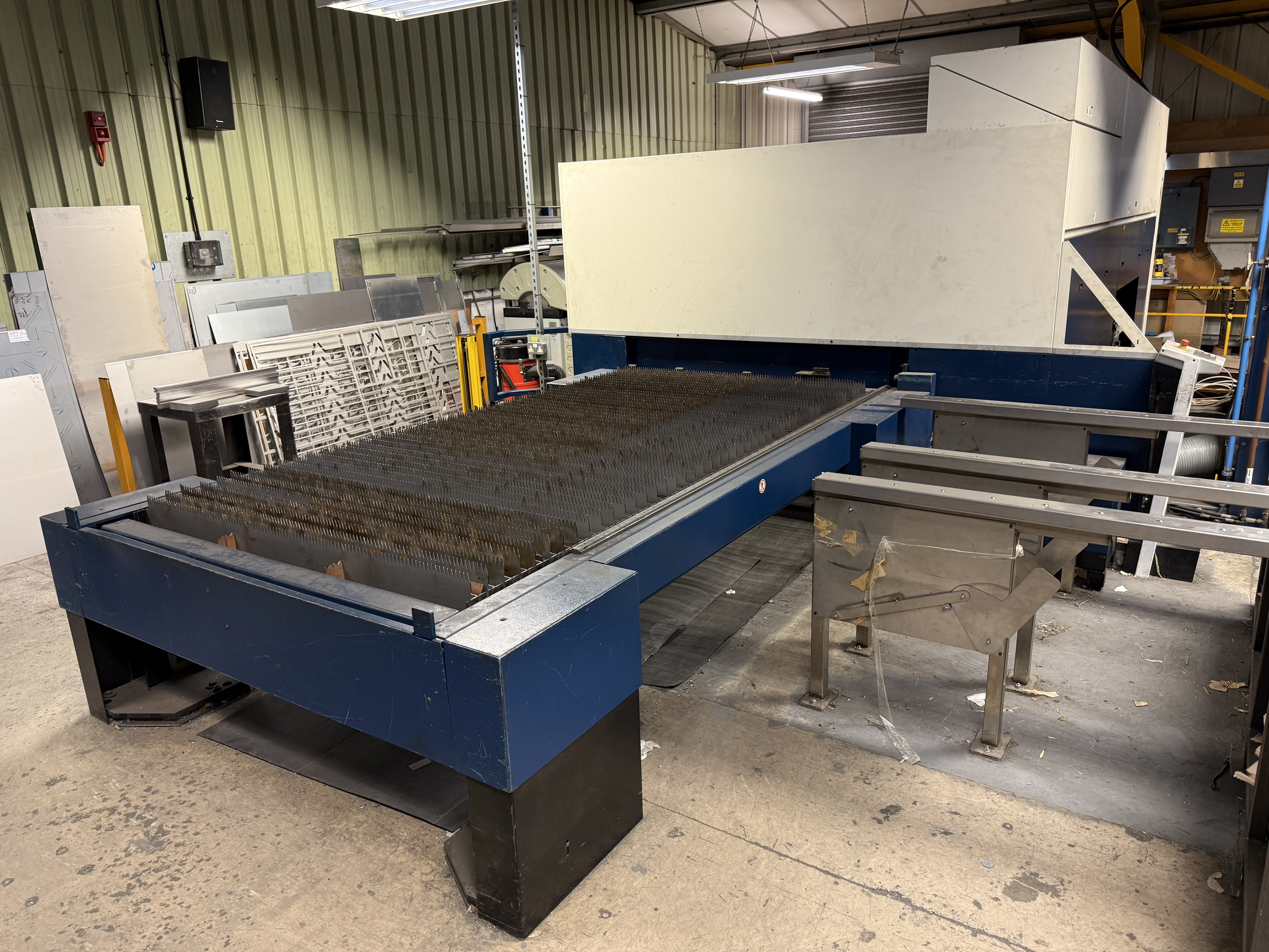 Trumpf Fibre TruLaser 3030 Flat Bed Laser Cutter (2013)