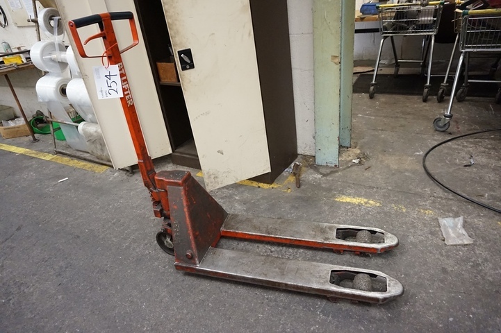 BT Lifter Pallet Truck