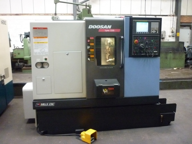 Doosan Lynx 220b CNC Lathe with Fanuc 1 Series Control