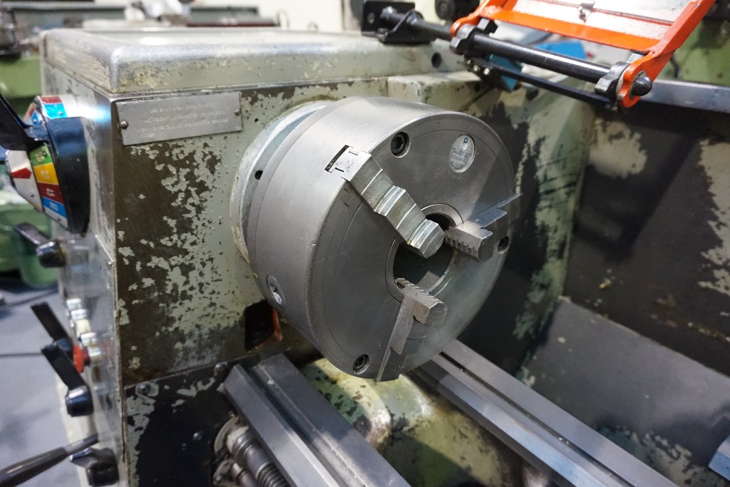 Colchester Triumph 2000 Straight Bed Centre Lathe
