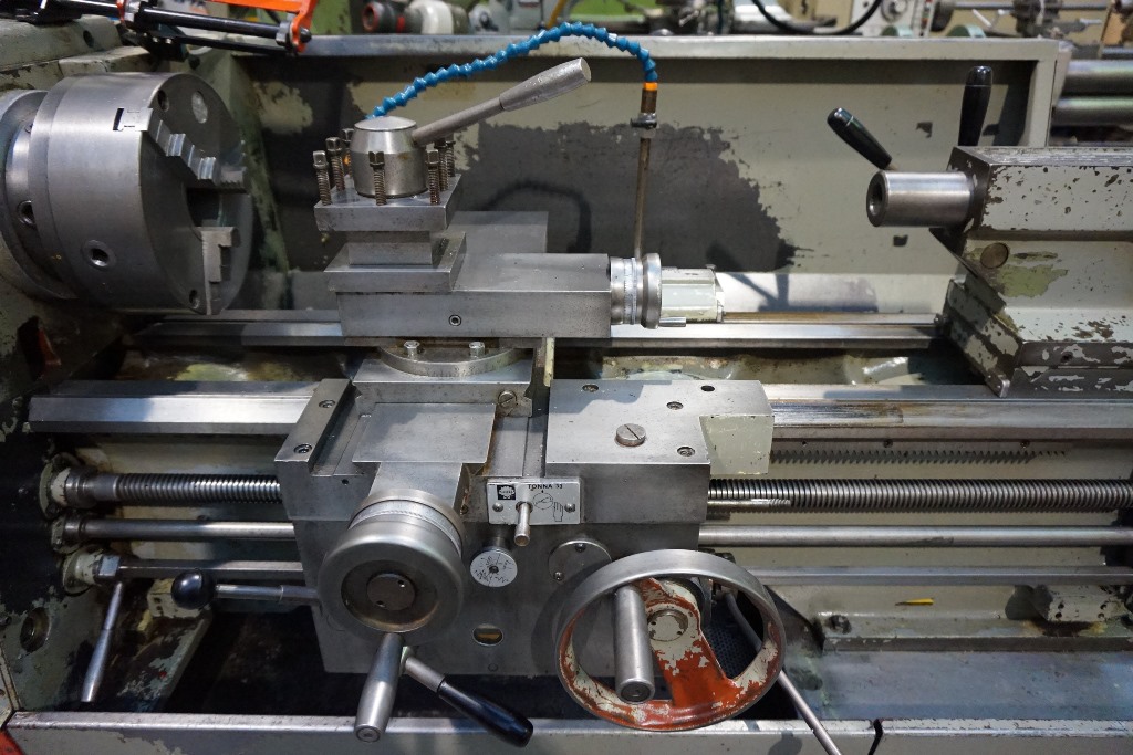 Colchester Triumph 2000 Straight Bed Centre Lathe