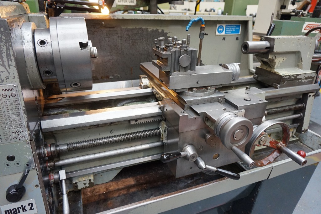 Colchester Triumph 2000 Straight Bed Centre Lathe