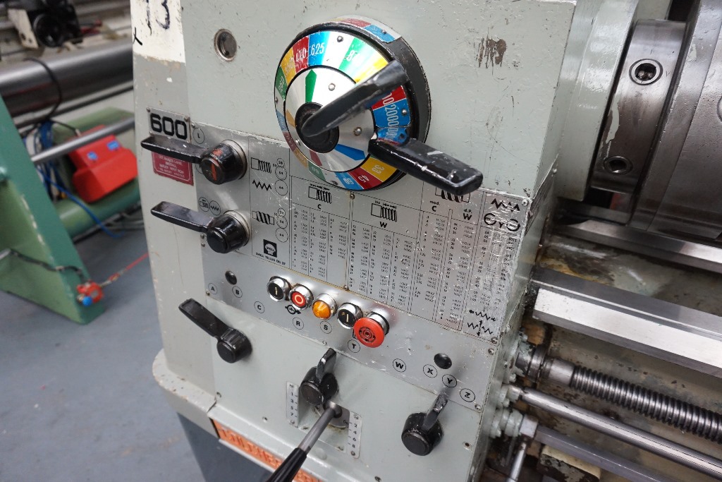 Colchester Triumph 2000 Straight Bed Centre Lathe