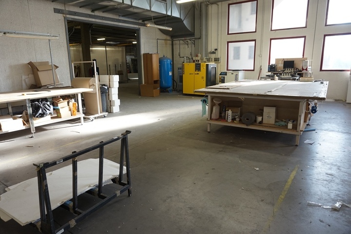 Packing Bench with Cupboards