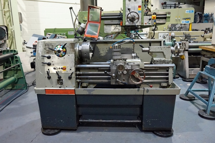 Colchester Triumph 2000 Straight Bed Centre Lathe