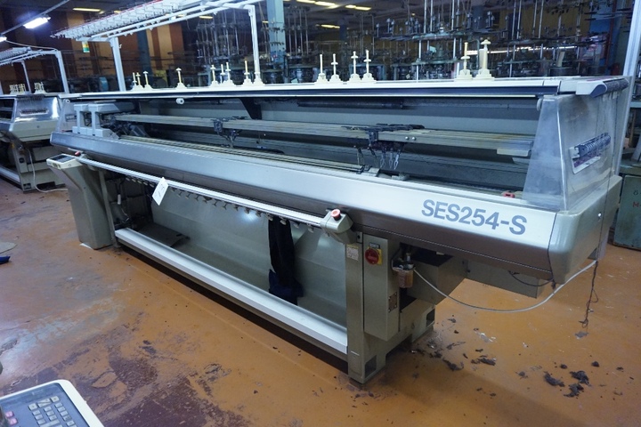 Shima Seiki Type SES 254S Flat Bed Knitting Machine