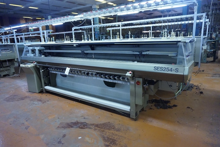 Shima Seiki Type SES 254S Flat Bed Knitting Machine