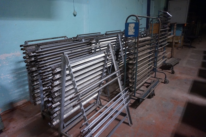 Large Qty Bentley Needle Holders