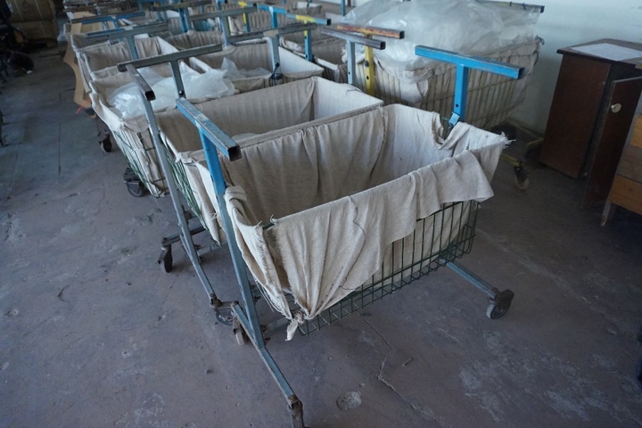 Large Qty of Basket Lining Mobile Trolleys