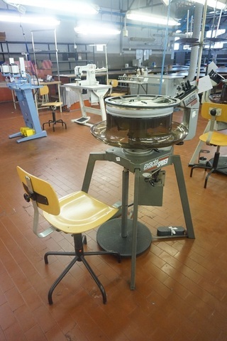 Exacta Spider Circular Finish 16 Gauge Sewing Machine