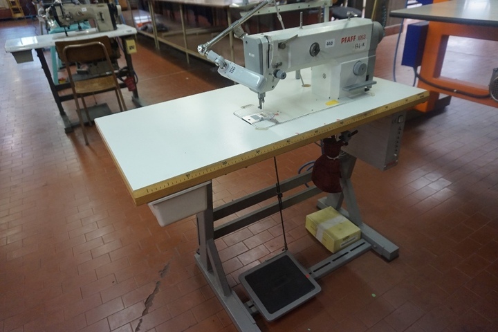 Pfaff Model 909-1053-003/005 Sewing Machine