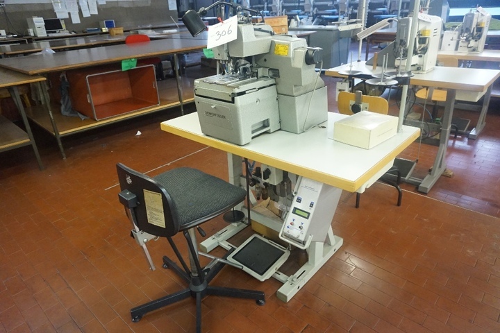 Durkoppadler Type 578 121 301 Sewing Machine