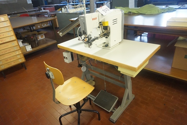 Pfaff Model 3306 Sewing Machine