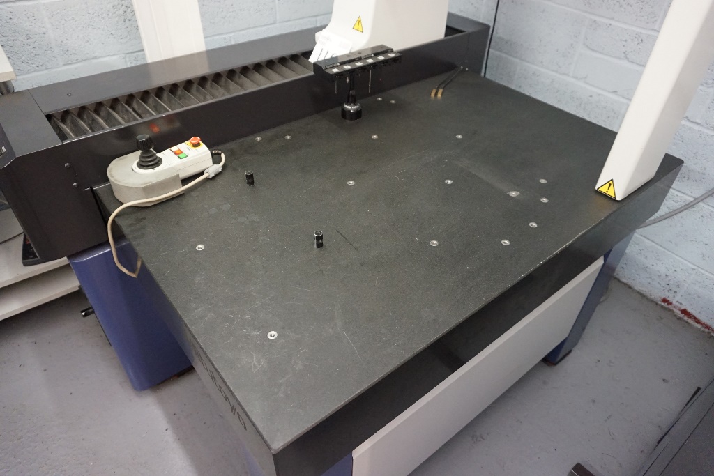 Mitutoyo Crysta Apex C 574 Coordinate Measuring Machine