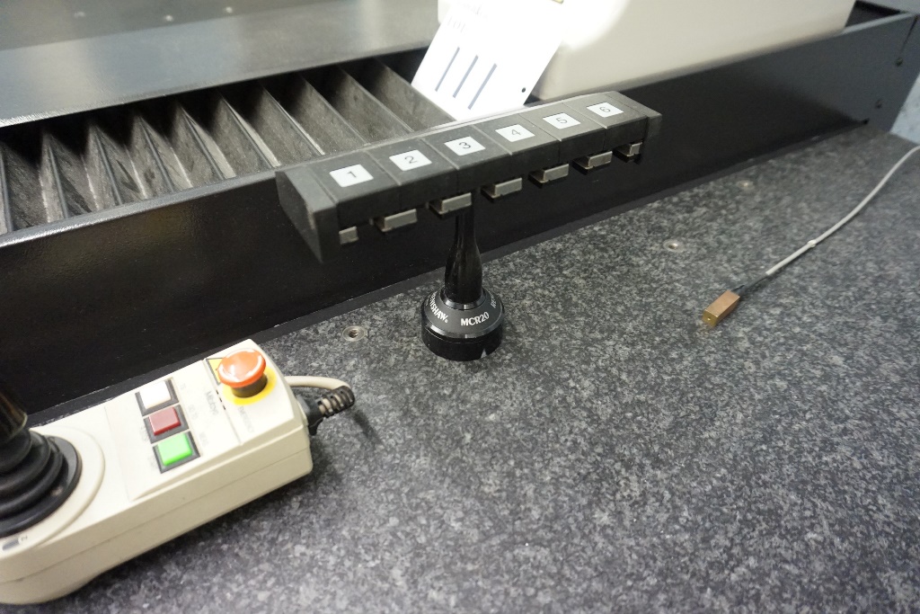 Mitutoyo Crysta Apex 544 Coordinate Measuring Machine