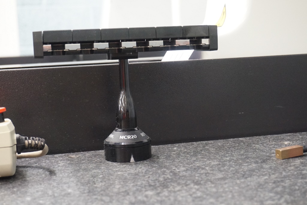 Mitutoyo Crysta Apex 544 Coordinate Measuring Machine
