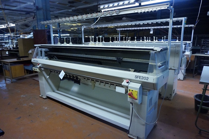 Shima Seiki Type SFE 202T Flat Bed Knitting Machine
