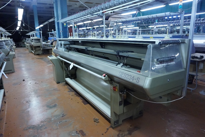 Shima Seiki Type SES 234S Flat Bed Knitting Machine