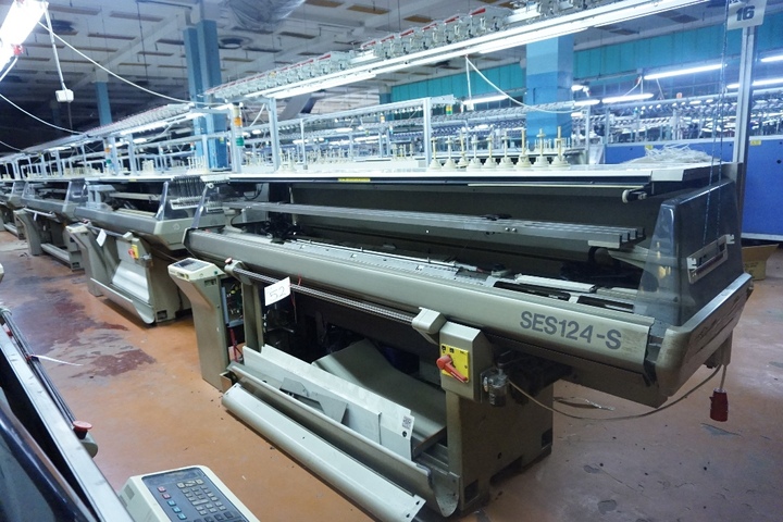 Shima Seiki Type SES 124S Flat Bed Knitting Machine