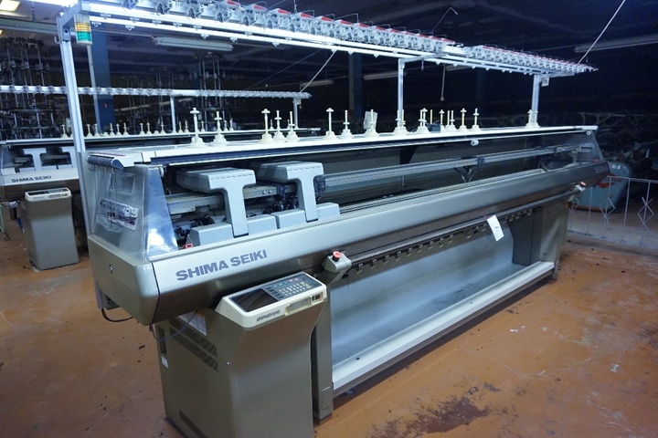 Shima Seiki Type SES 254S Flat Bed Knitting Machine