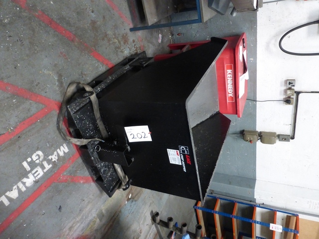 Mobile Forklift Mountable Tipping Skip/Swarf Hopper