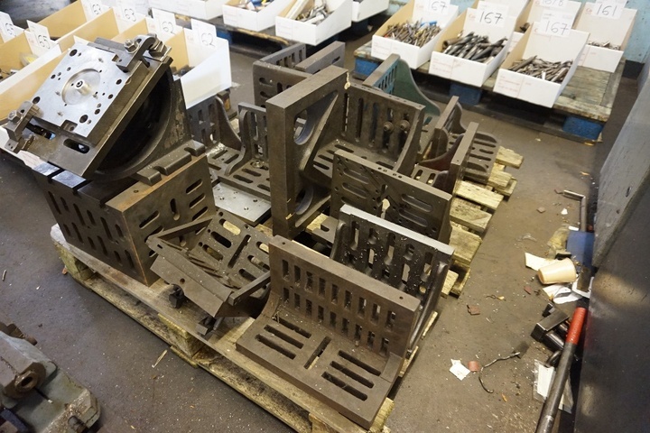 Qty of L Shaped Brackets & 10” x 12” Cube